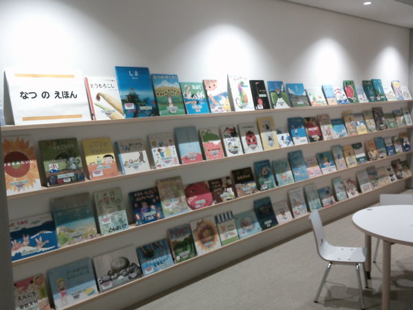 なつのえほん２.JPG