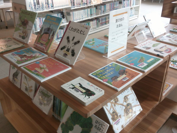 夏の虫のえほん２.JPG